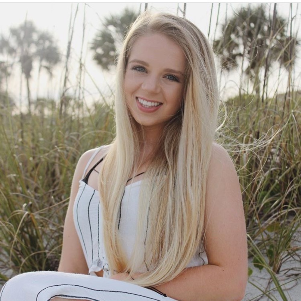 Meet your Posher, Claire bella